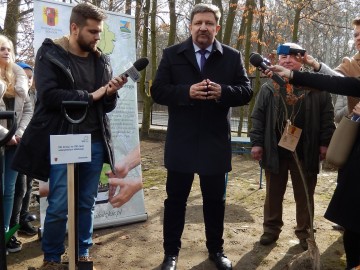 Uroczyste otwarcie obchodów 100lecia Województwa Łódzkiego - 100 drzew dla 100 szkół, archiwum ZPKWŁ 